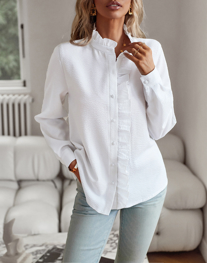 Camisa blanca con cuello de volante