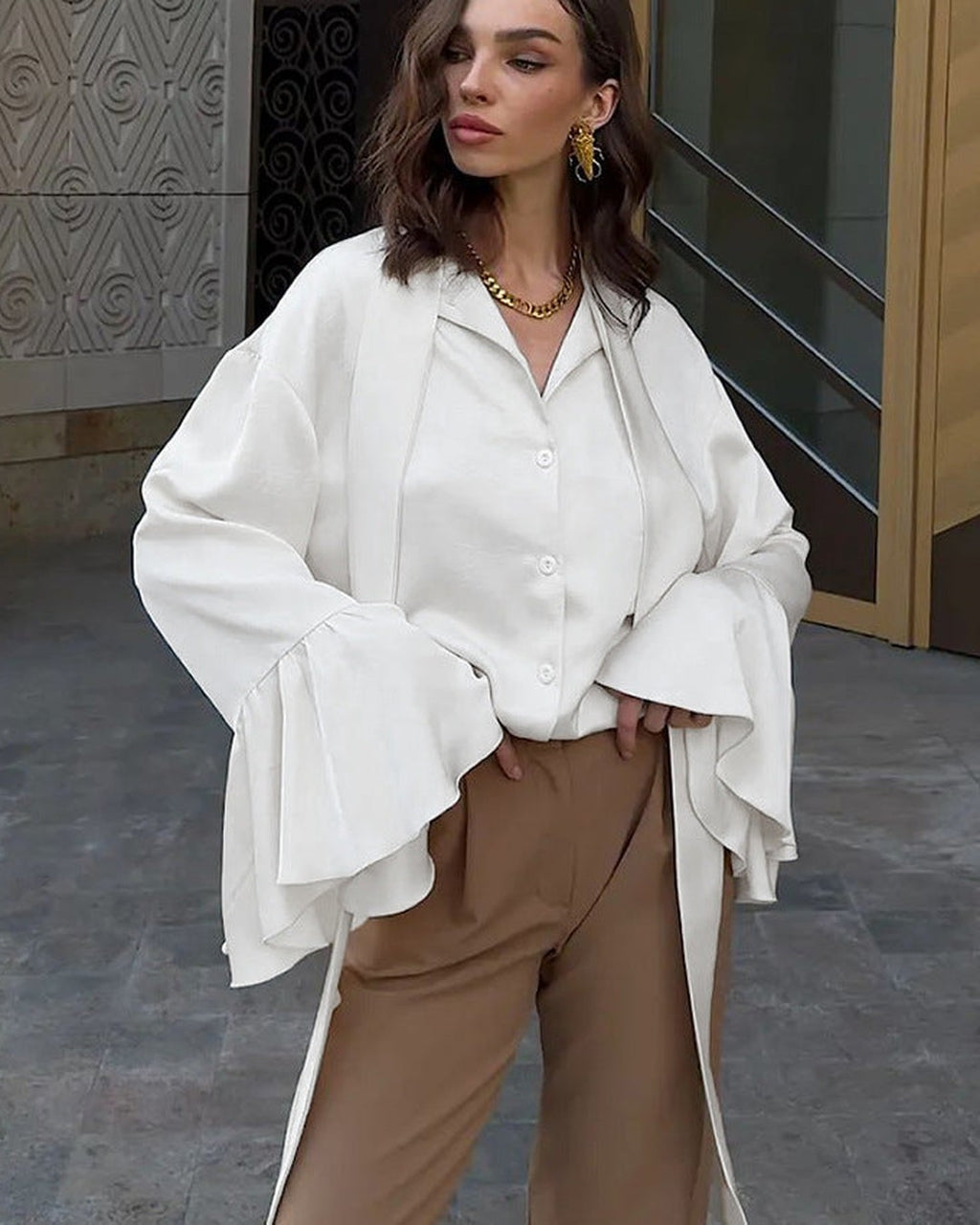 Blusa de Satén con Lazada al Cuello y Manga Campana